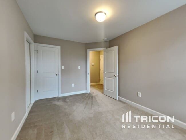 Building Photo - 135 Lasswade Ct