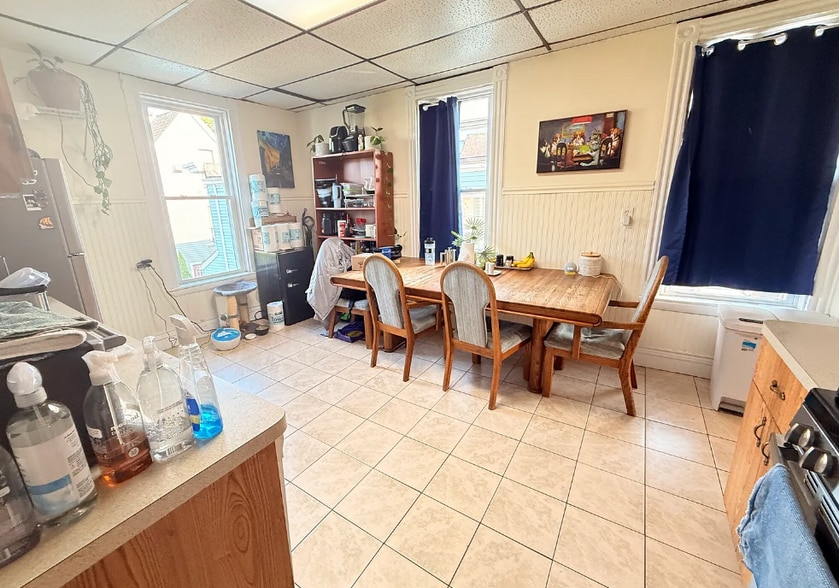 Building Photo - 202 Market St