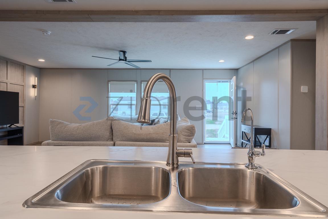 Building Photo - 1202 Longleaf Pne St