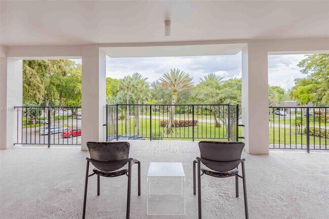 Building Photo - 2751 N Palm Aire Dr