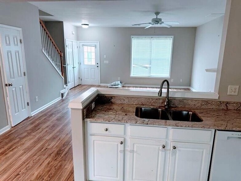 Building Photo - 940 Prestwyck Ct