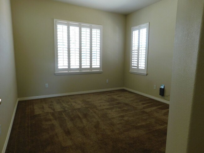Building Photo - Spacious 2-Bed in Fountain Greens!