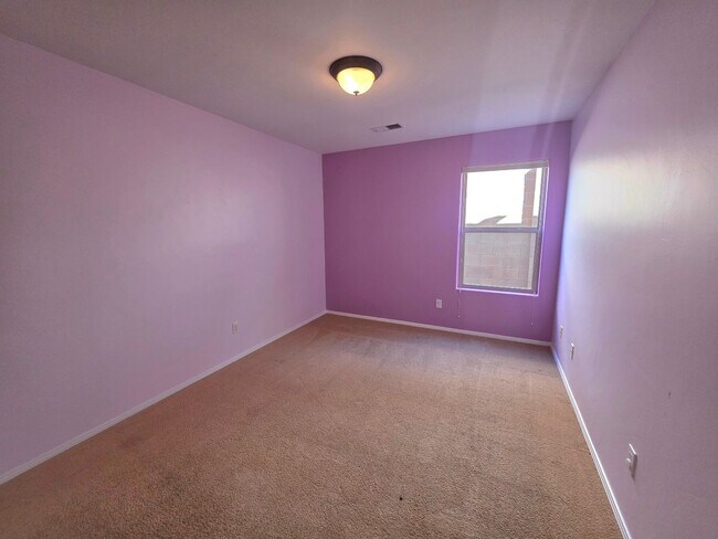 Building Photo - 3-Bedroom, 2-Bathroom Home in Desirable Fa...