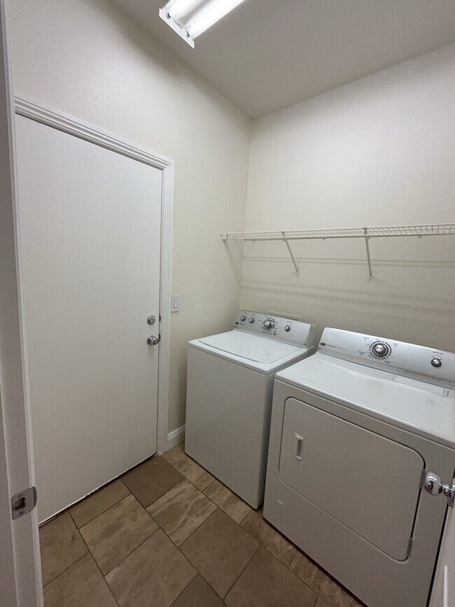 Building Photo - 6043 Eganridge Ct