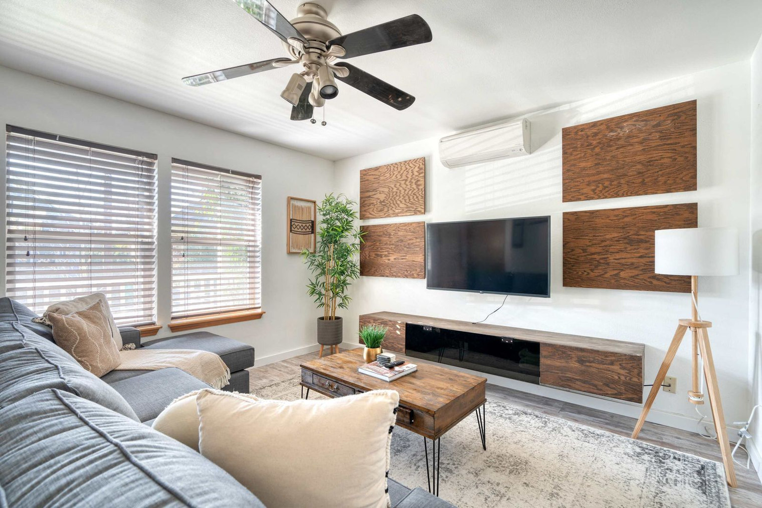 Building Photo - 5040 NE 18th Ave