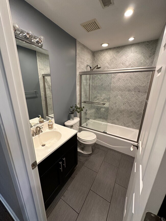 Building Photo - 750 N Willard Ct