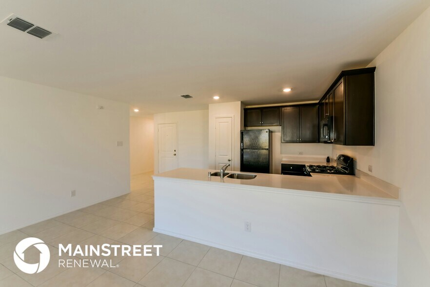 Building Photo - 332 Dry Cyn Wy