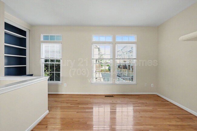 Building Photo - 968 Harrison Cir
