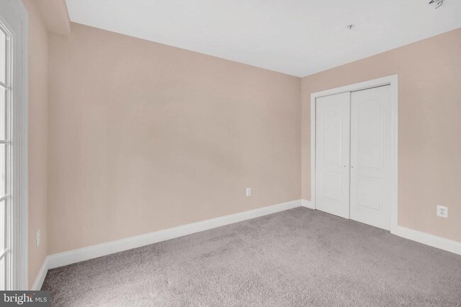 Building Photo - 8055 Gatehouse Rd