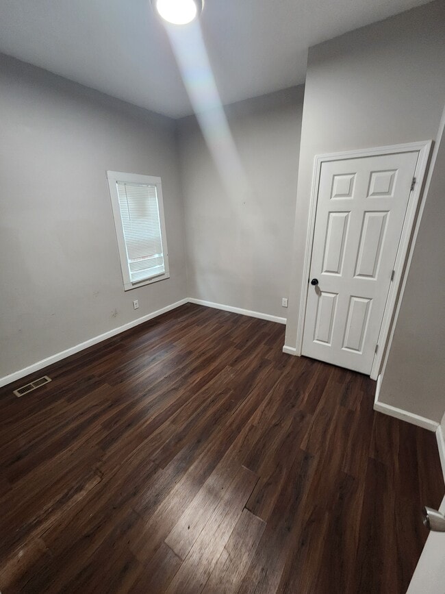 Building Photo - 1709 Dumesnil St