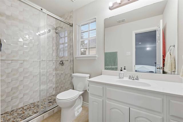 Building Photo - 2122 Trickling Creek Dr