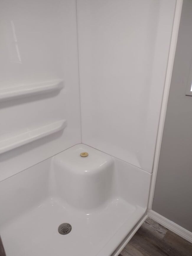 Building Photo - 2 bedroom 2 bathroom