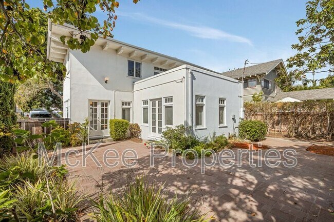 Building Photo - 1115 F Ave