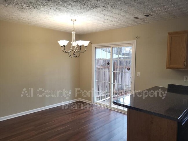 Building Photo - 5543 Pineridge Ct