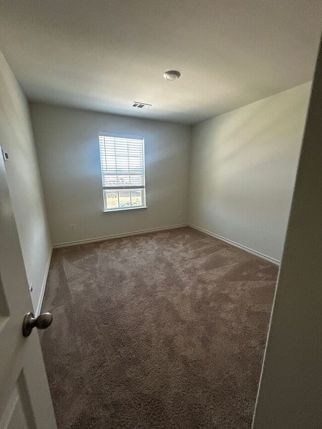 Building Photo - 4BR SFR w/ 2,198 Sq Ft near Downtown Elgin