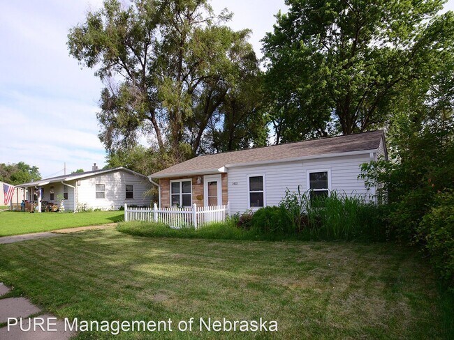 Building Photo - 2 br, 1.5 bath House - 1410 Lindwood Dr