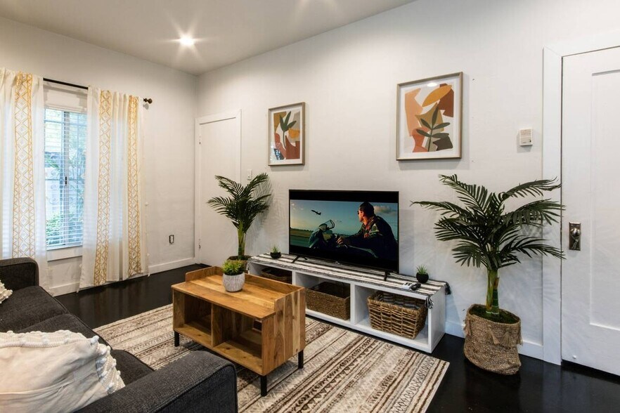 Building Photo - 1806 Washington Way