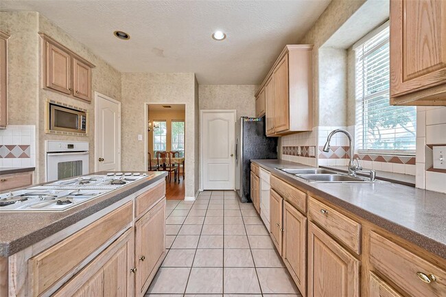 Building Photo - 6806 Rhodes Ct