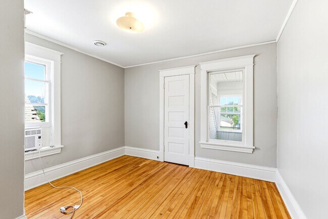 Building Photo - 884 Iglehart Ave