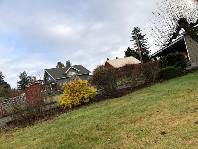 Building Photo - STATUS: RENTED-|R98| $1495