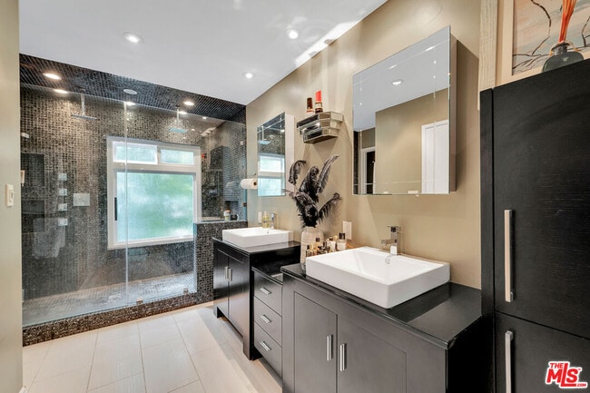 Building Photo - 13563 Contour Dr