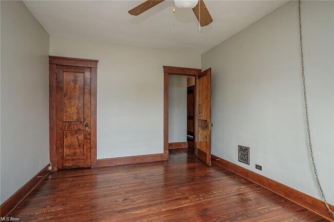 Building Photo - 1206 Edwards Ave