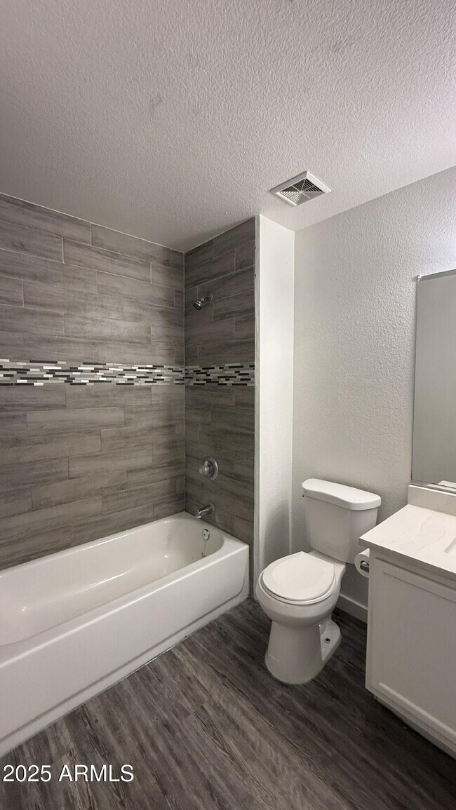 Building Photo - 679 W Jardin Dr
