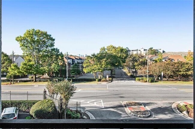 Building Photo - 2657 Lenox Rd NE