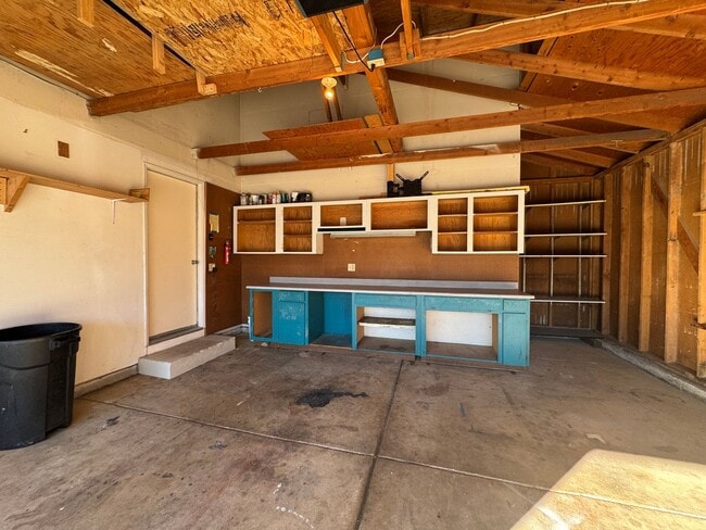 Building Photo - 3 Bed, 2 Bath Home Available NOW in Southeast Reno!