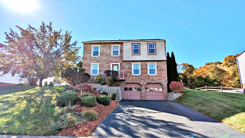 Primary Photo - 105 Woodbine Dr