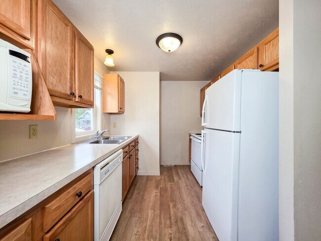Building Photo - 1208 Koenigstein Ave