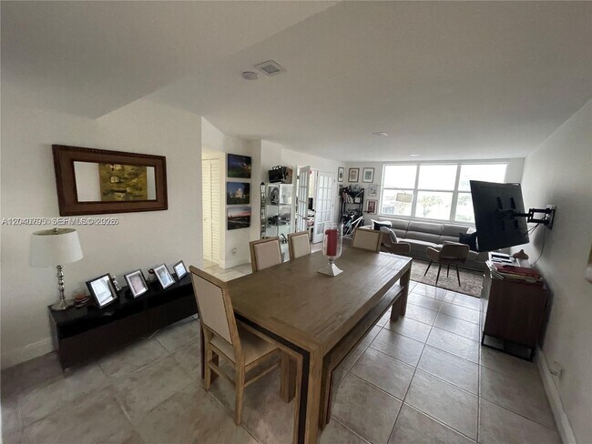 Building Photo - 8800 SW 123rd Ct