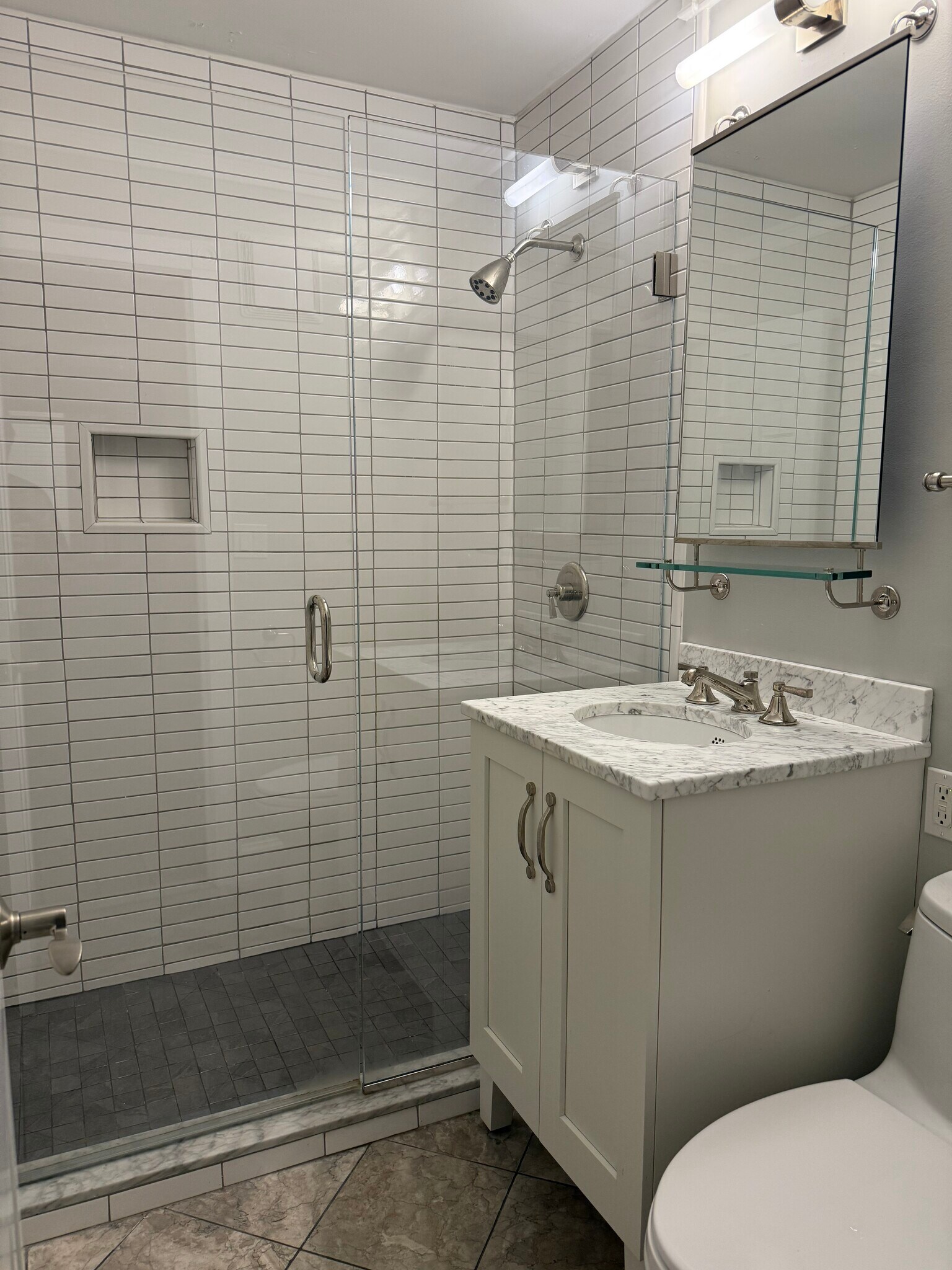 Building Photo - 392 S Main St