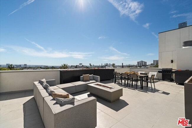 Building Photo - 1257 N Sweetzer Ave