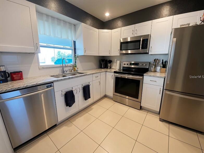 Building Photo - 6048 Merril St