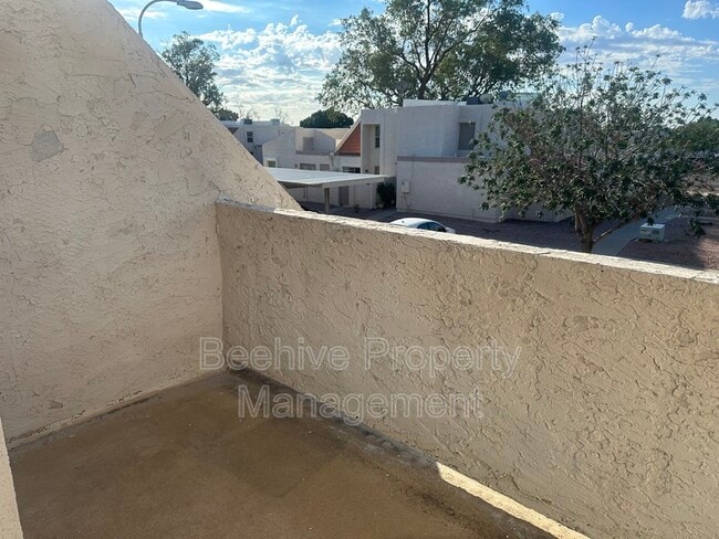 Building Photo - 1342 W Emerald Ave