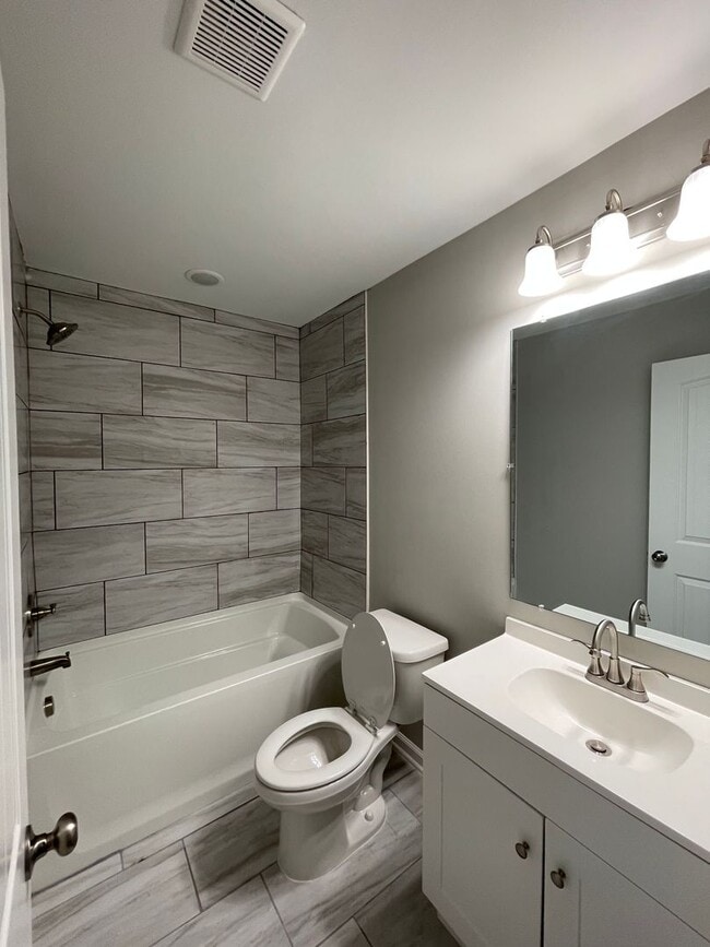 Building Photo - 3 Bedroom 2.5 Bath Townhouse in Columbia! ! Apply-your application fee will be credited to your f...