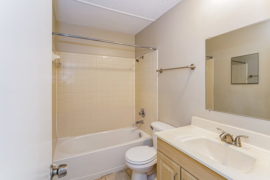 Building Photo - 3804 Hill N Dale Pl