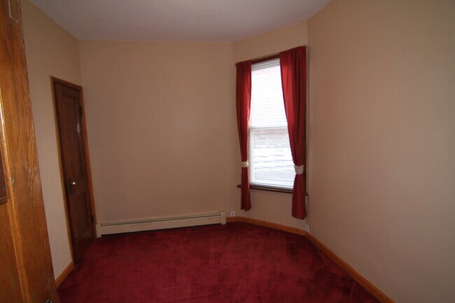 Building Photo - 4025 W Cornelia Ave