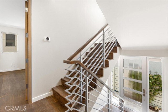 Building Photo - 726 Loma Dr