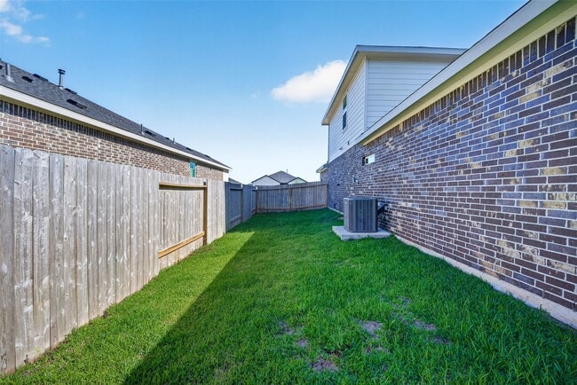 Building Photo - 407 Robin Ct