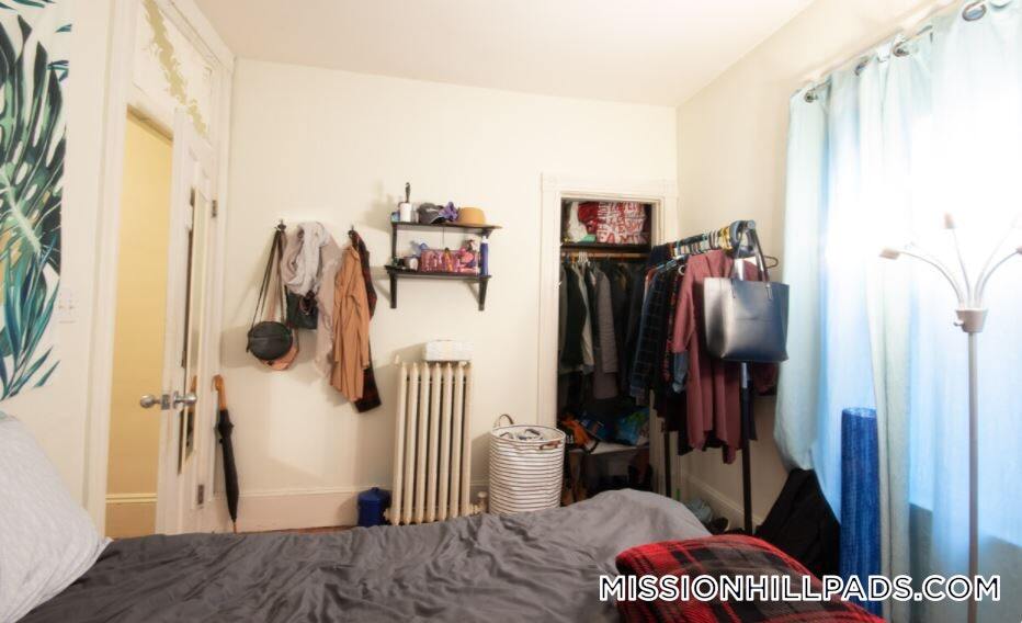 Building Photo - 142 Calumet St