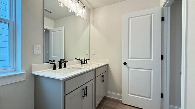 Building Photo - 709 Stickley Oak Way