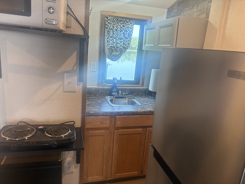 Kitchenette - 121 S High St