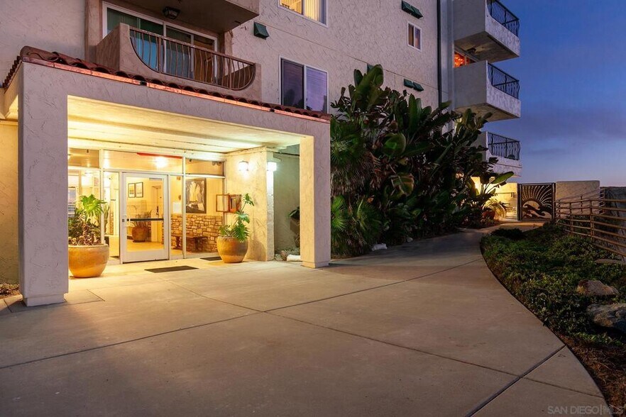 Building Photo - 4878 Pescadero Ave