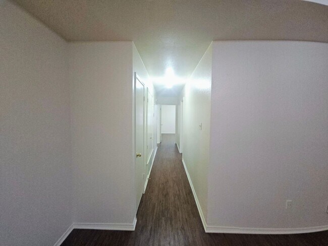 Building Photo - Perfect location in NRH!  Awesome duplex w...