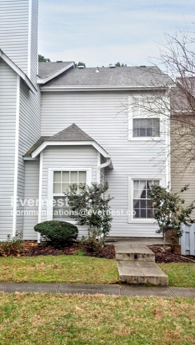 Building Photo - 105K Stratford Dr