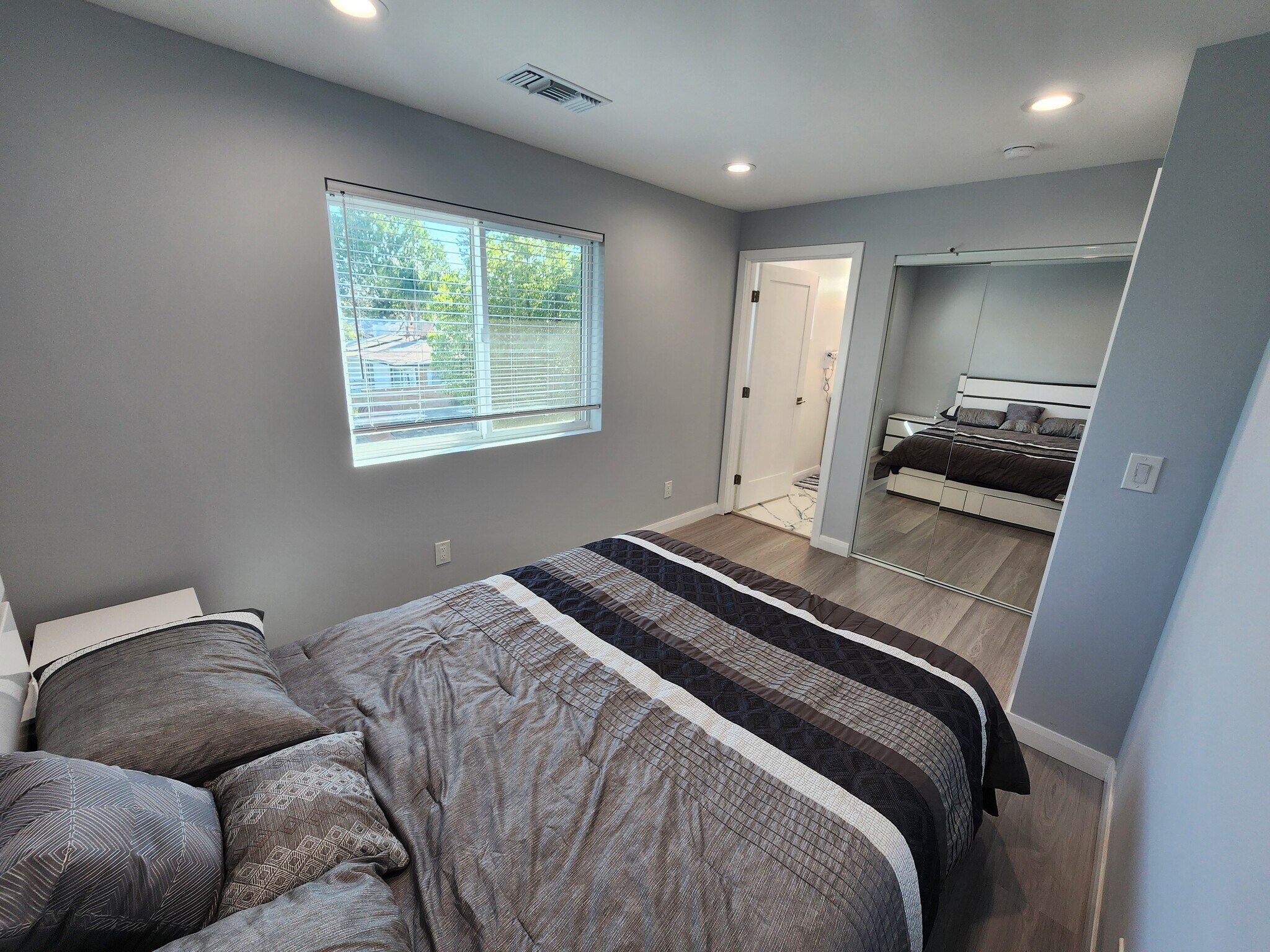 Building Photo - 10742 Gerald Ave