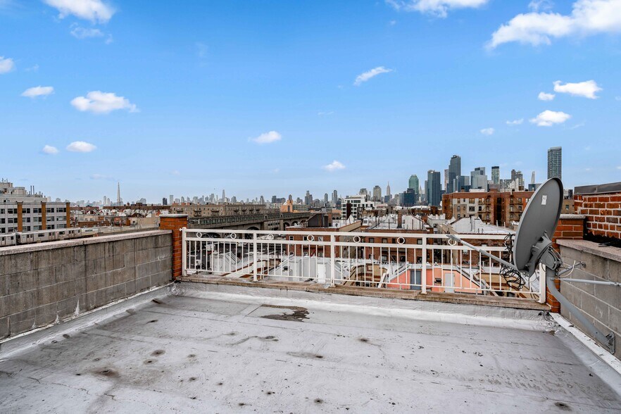 Building Photo - 43-33 42nd St