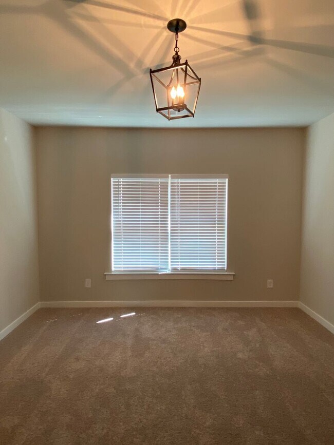 Building Photo - Home for Rent in Jemison, AL...  Available...